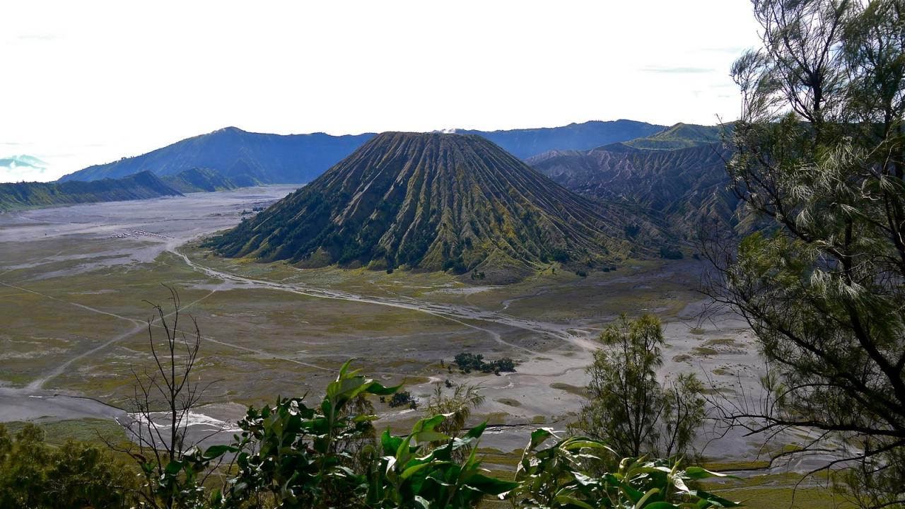 6 LE MONT BROMO  VOLCAN-JAVA